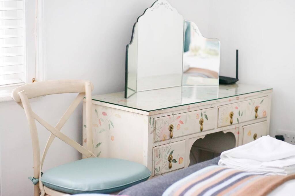 Paskins, Cowes - Sleeps 4 - 2 Bed - 2 Bath - Central Location 외부 사진